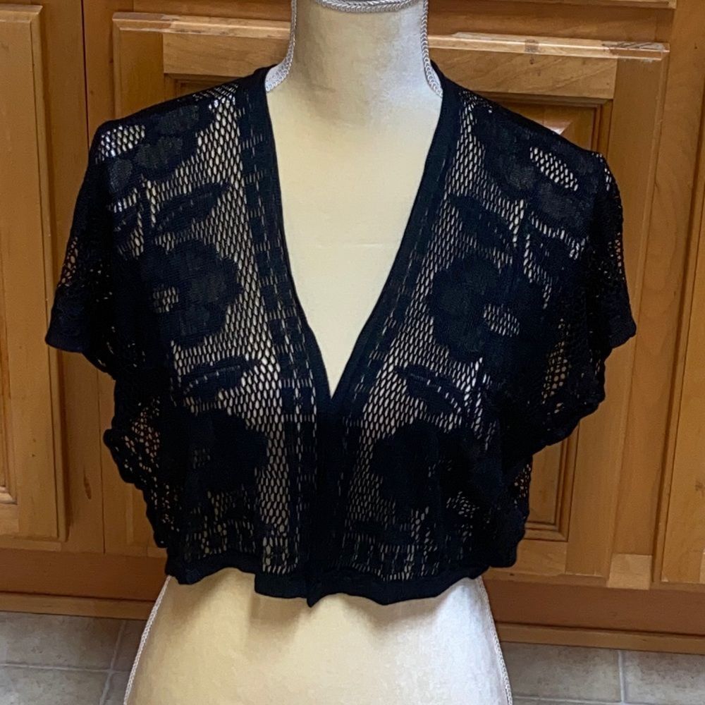 Elegant Black Lace Women's Crop Top Size Approximate M L